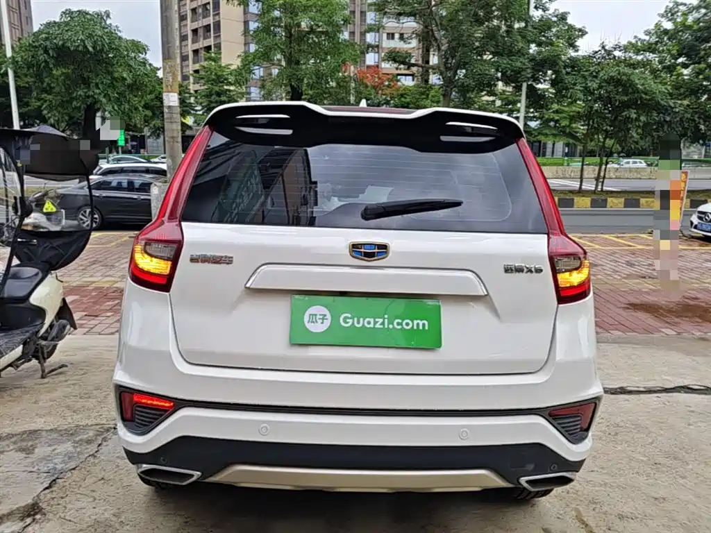 Фото 6 - Geely Emgrand X6
