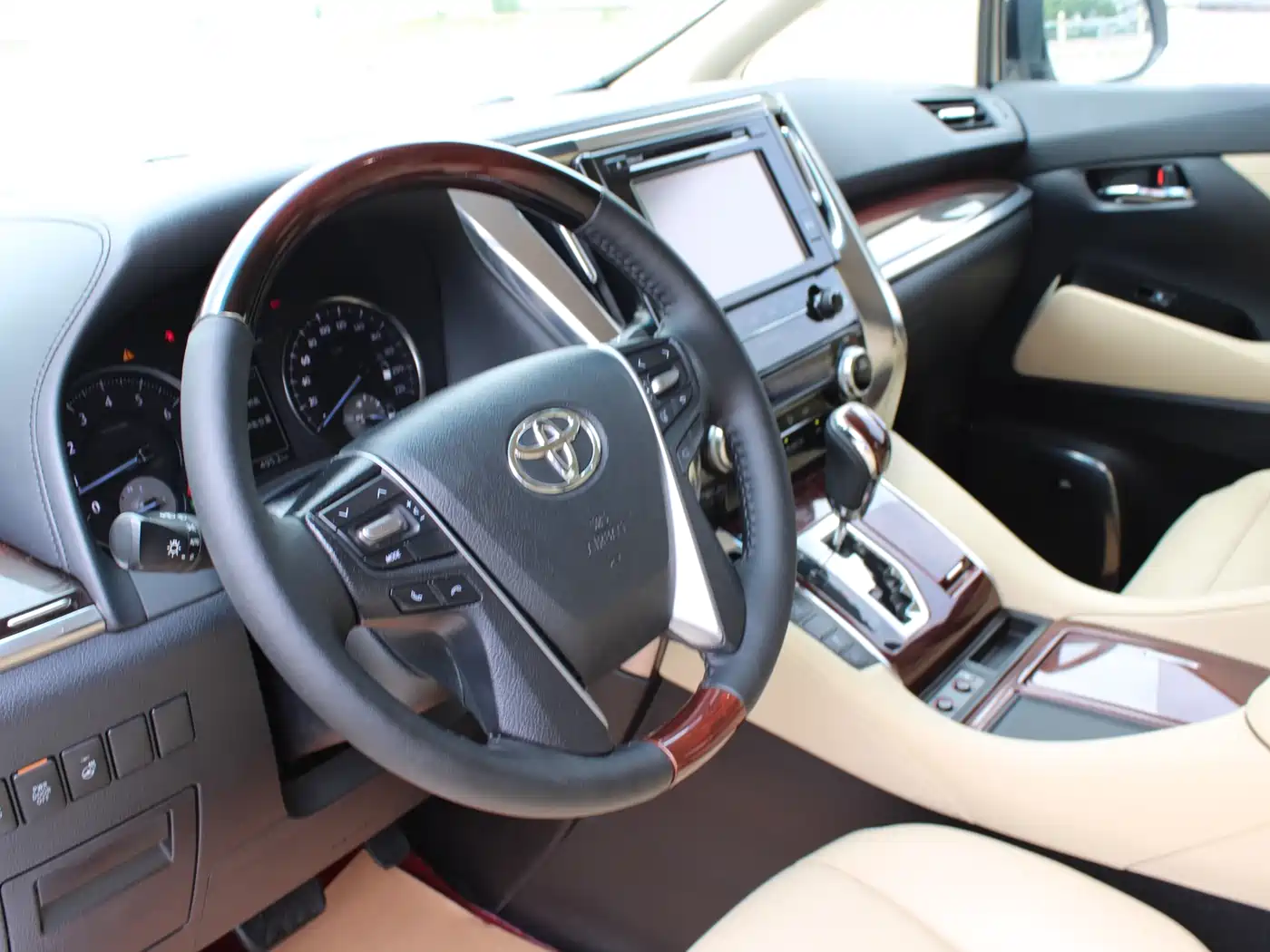 Toyota Alphard 2015 3.5L Luxury Edition фото 20