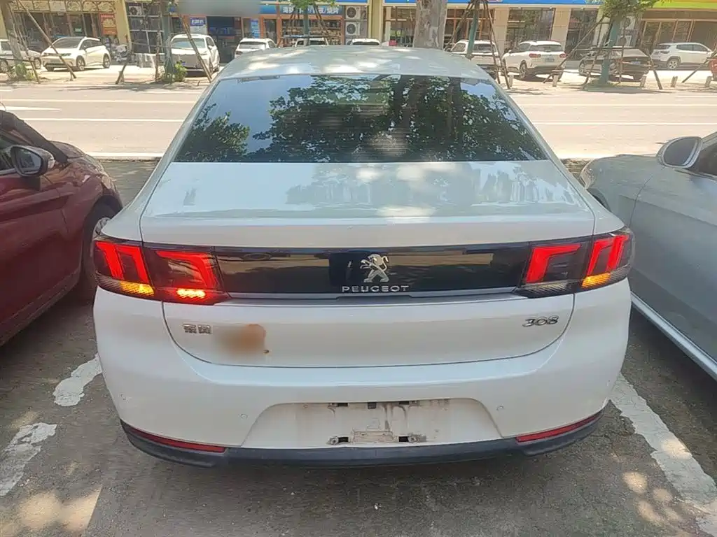 Peugeot 308 2016 1.6L Automatic Luxury фото 6