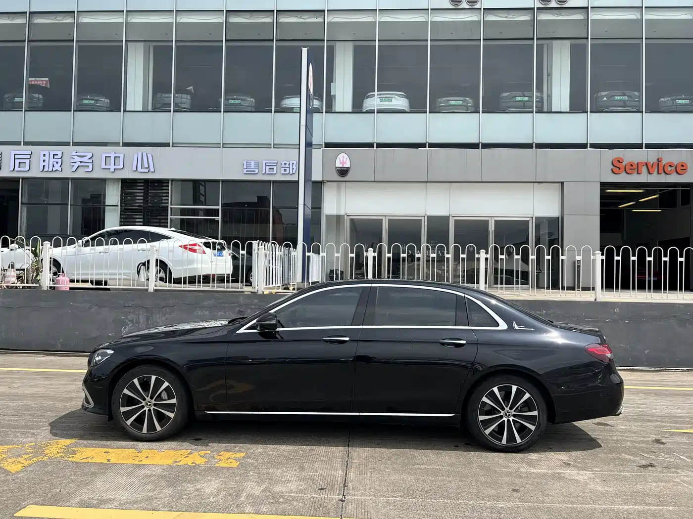 Mercedes-Benz E-Class New Energy 2022 Facelift E 350 e L Plug-in Hybrid Sedan фото 9
