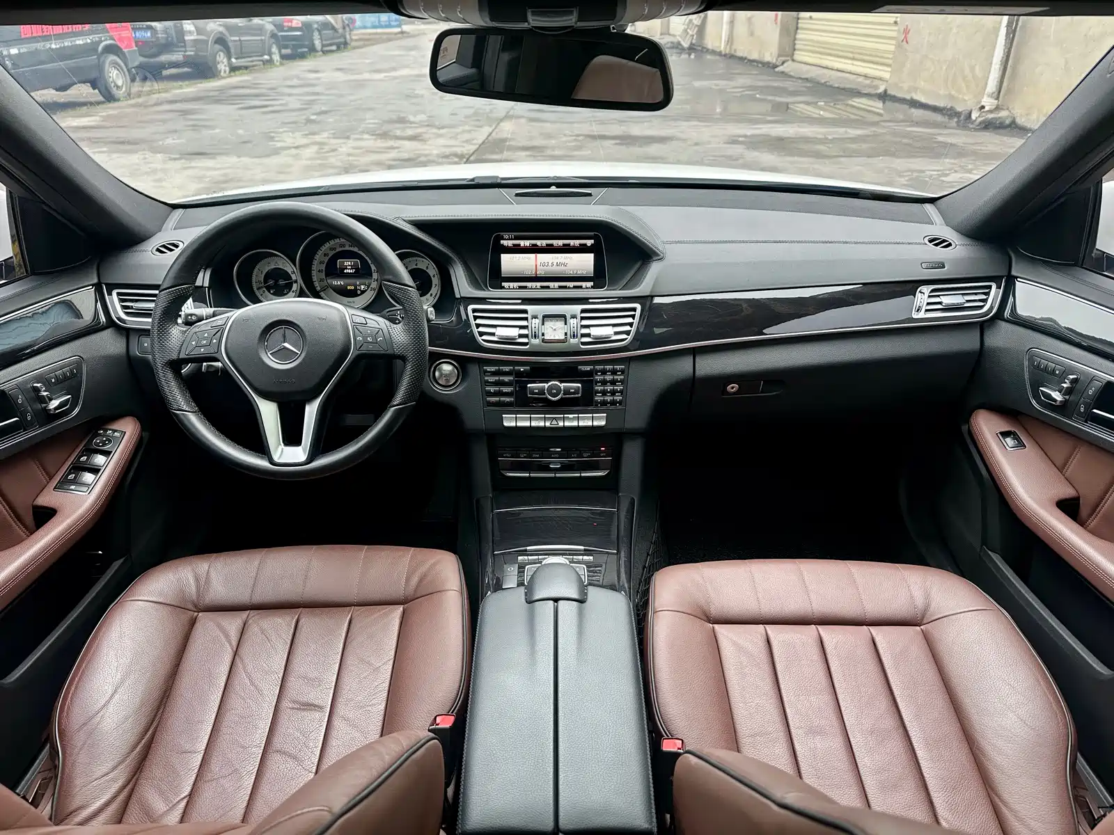 Photo 13 - Mercedes-Benz E-Class