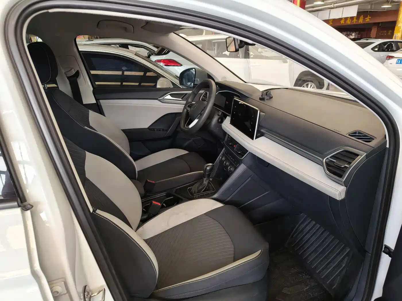 Volkswagen Tharu 2023 300TSI 2WD Full Moon Edition фото 6