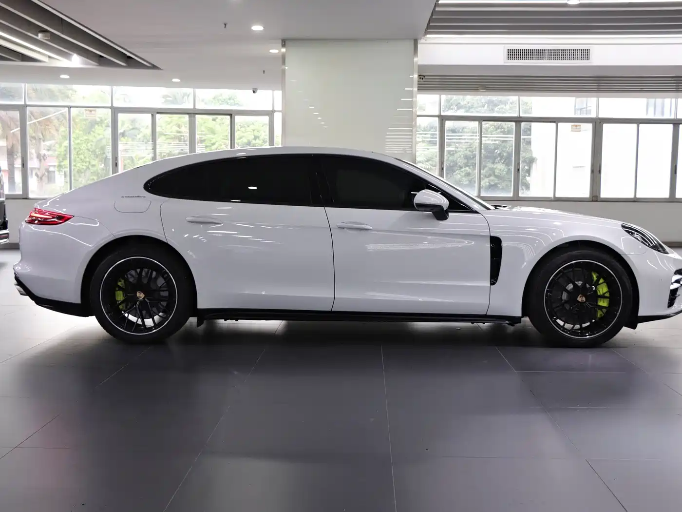 Porsche Panamera New Energy 2017 Panamera 4 E-Hybrid Executive Long Wheelbase 2.9T фото 8