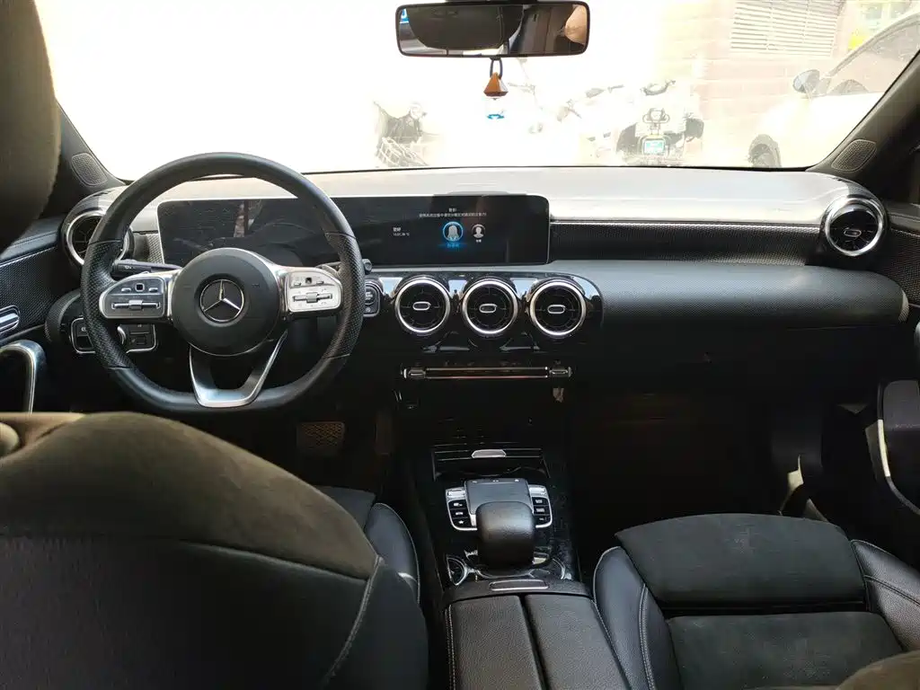 Mercedes-Benz A-Class 2019 A 200 L Sport Sedan фото 13