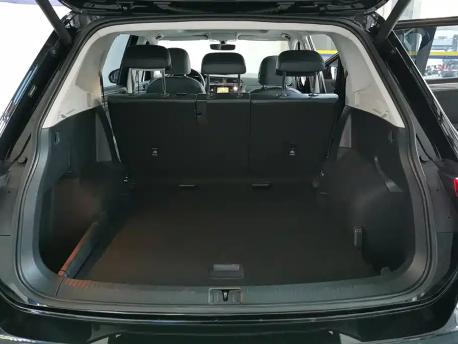 Volkswagen Tiguan L 2021 330TSI Automatic 2WD R-Line Premium фото 4