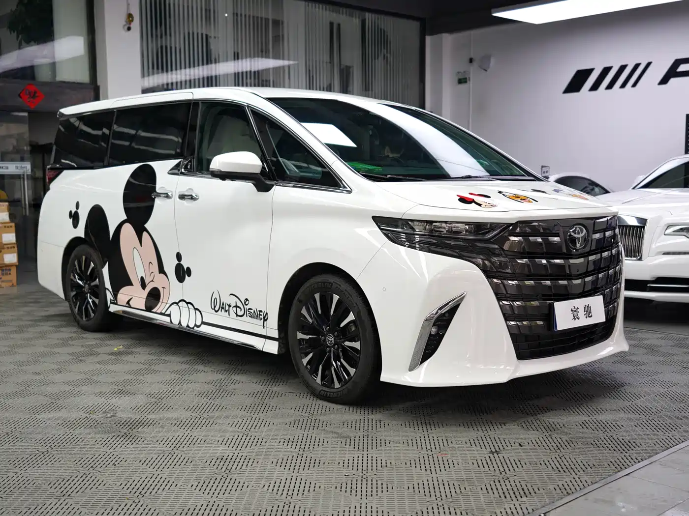 Toyota Alphard 2024 Hybrid 2.5L Ultimate Enjoyment Edition фото 21