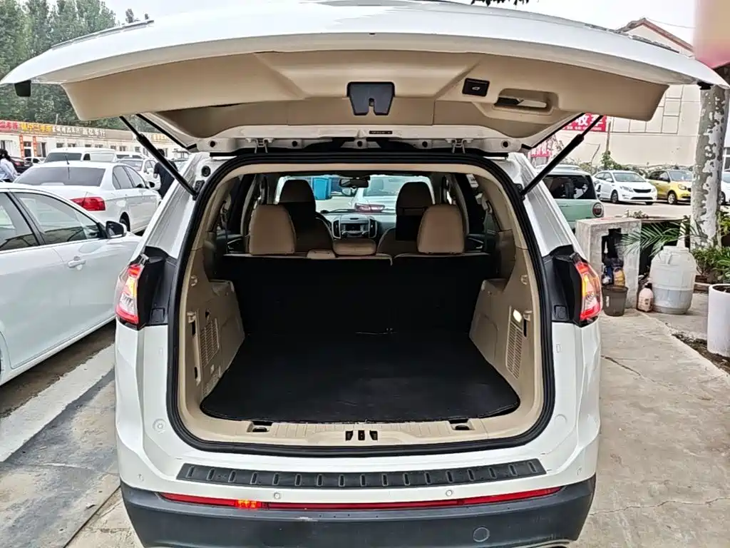 Фото 19 - Ford Edge