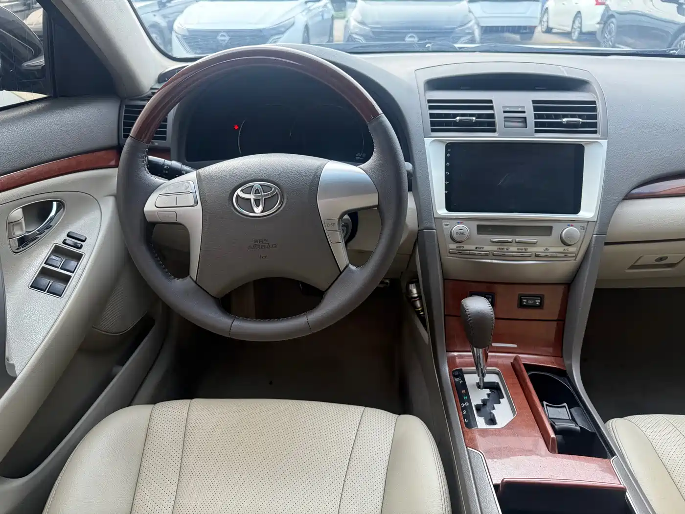 Toyota Camry 2013 200G Classic Luxury Edition фото 8