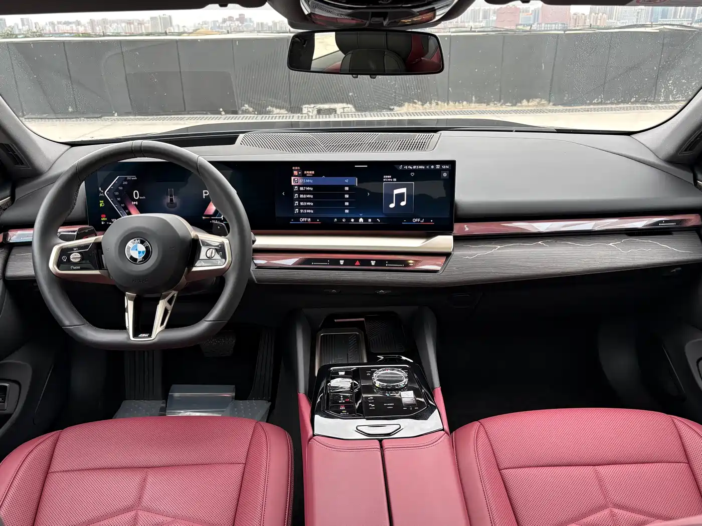 BMW 5 Series 2025 530Li Premium M Sport Package фото 17