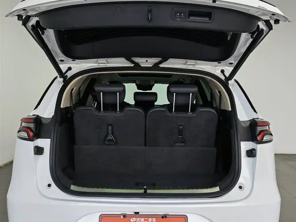 BYD Tang New Energy 2018 DM 2.0T AWD Smart Connection Enjoy Edition 7-Seater China V фото 16
