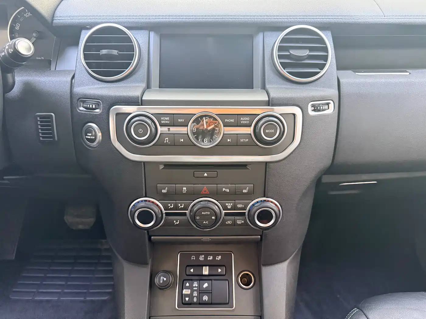 Land Rover Discovery 2016 3.0 SC V6 SE фото 15