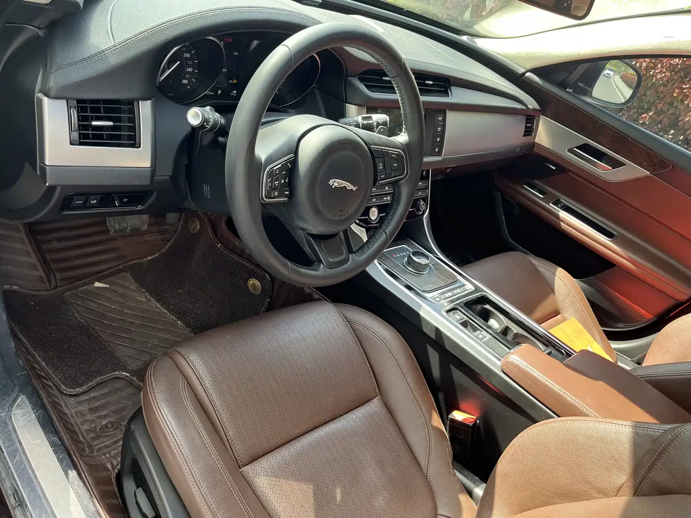 Photo 4 - Jaguar XFL