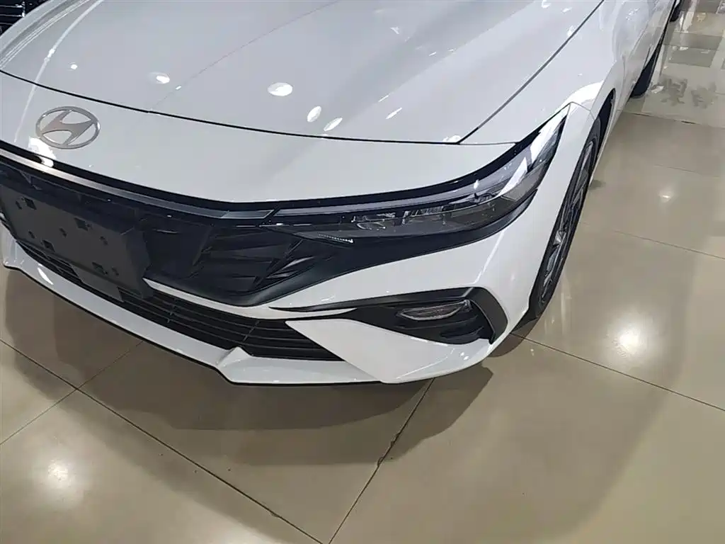 Hyundai Elantra 2023 1.5L CVT GLX Elite Edition фото 23