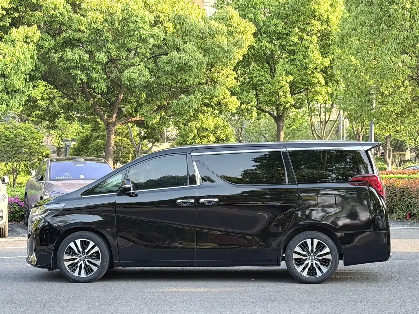 Toyota Alphard 2018 Facelift 3.5L Premium Edition фото 4