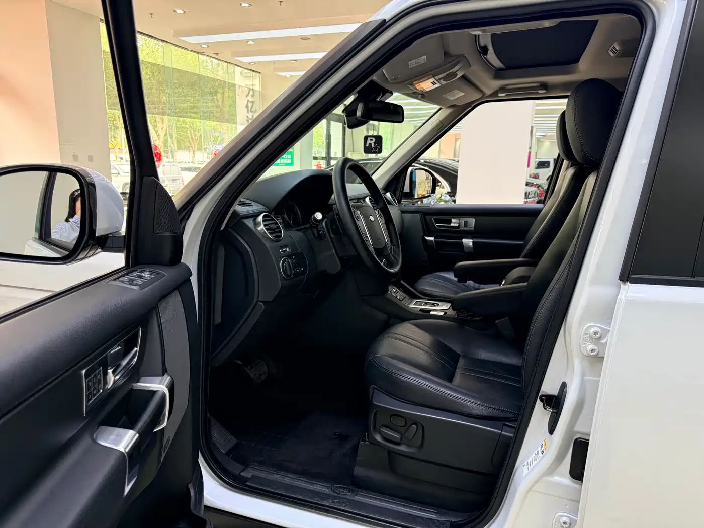 Land Rover Discovery 2016 3.0 SC V6 SE фото 8