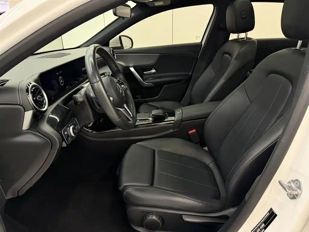 Mercedes-Benz A-Class 2022 A 180 L фото 7