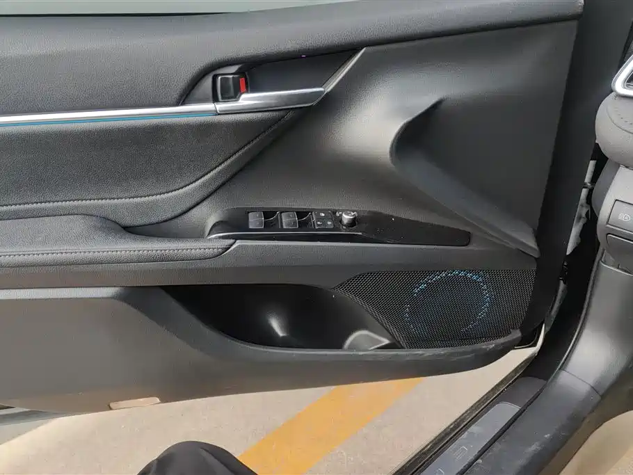 Toyota Camry 2021 2.5G Luxury Edition фото 7