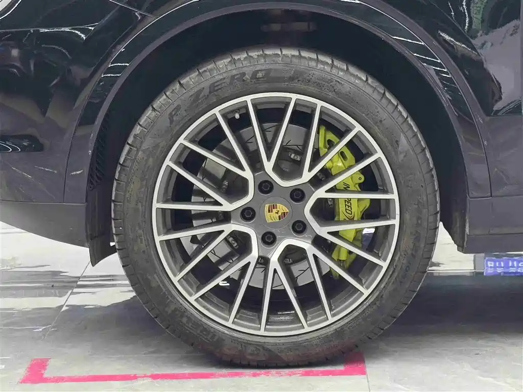 Porsche Cayenne New Energy 2023 Cayenne E-Hybrid 2.0T Platinum Edition фото 4