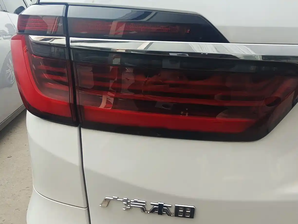 Honda Odyssey 2022 2.0L e:HEV Sharp·Enjoyment Edition фото 4