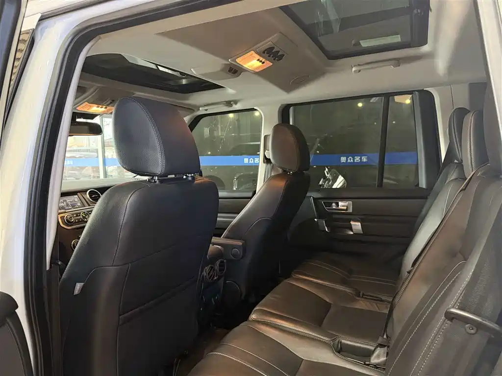 Land Rover Discovery 2016 3.0 SC Gloss Black Collector's Edition HSE фото 6