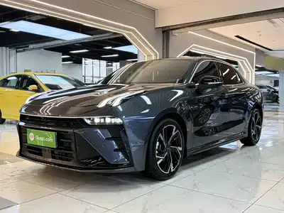 Lynk & Co 03