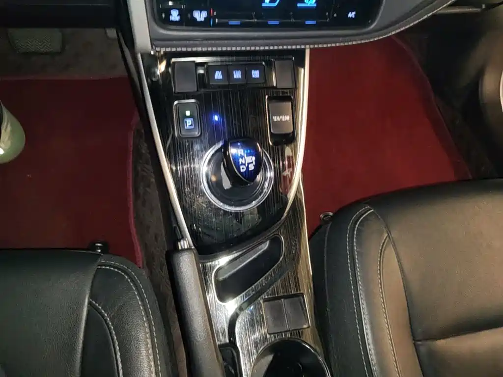 Toyota Corolla 2017 Facelift Hybrid 1.8L E-CVT Elite Edition фото 14