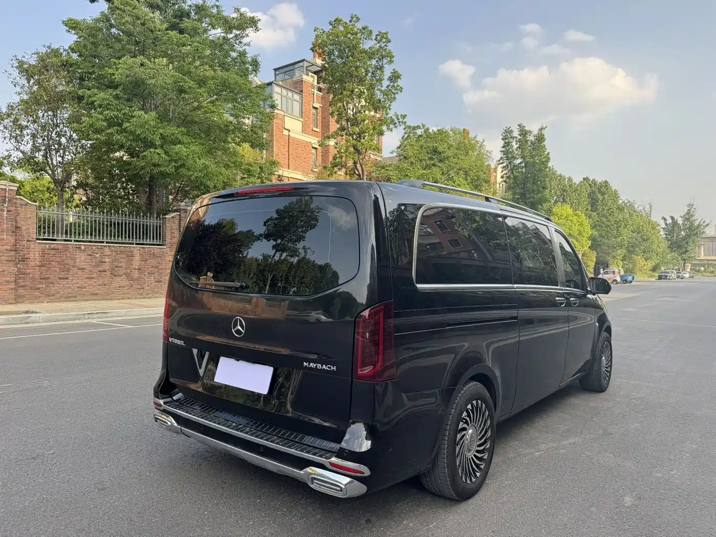 Mercedes-Benz Vito 2023 2.0T Business 7-Seater фото 8