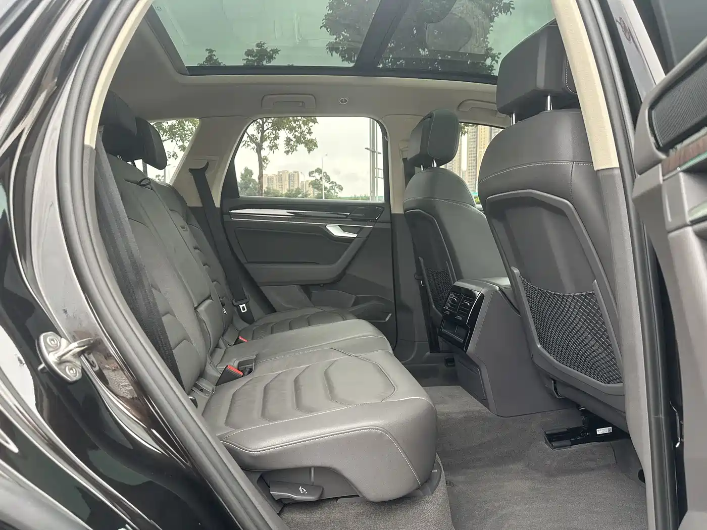 Volkswagen Touareg 2023 3.0TSI R-Line Classic Sports Package фото 22