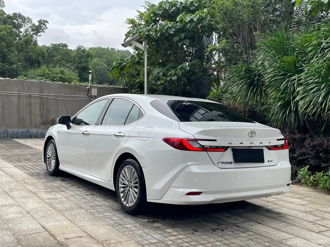 Toyota Camry 2024 Hybrid 2.0HGVP Luxury Edition фото 3