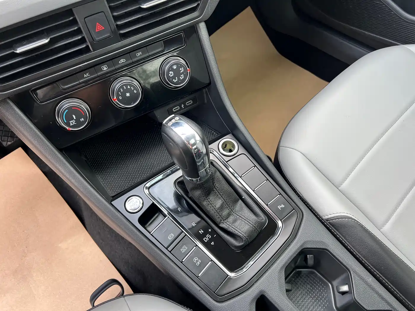 Volkswagen Bora 2023 200TSI DSG Smart Edition фото 30