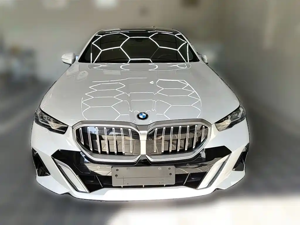 BMW 5 Series 2024 530Li Leading M Sport Package фото 5