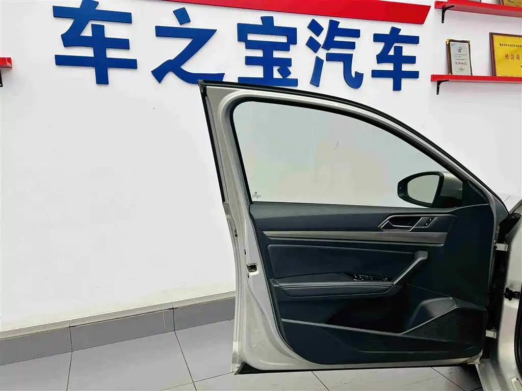 Volkswagen Lavida 2022 1.5L Auto Vision Edition фото 21