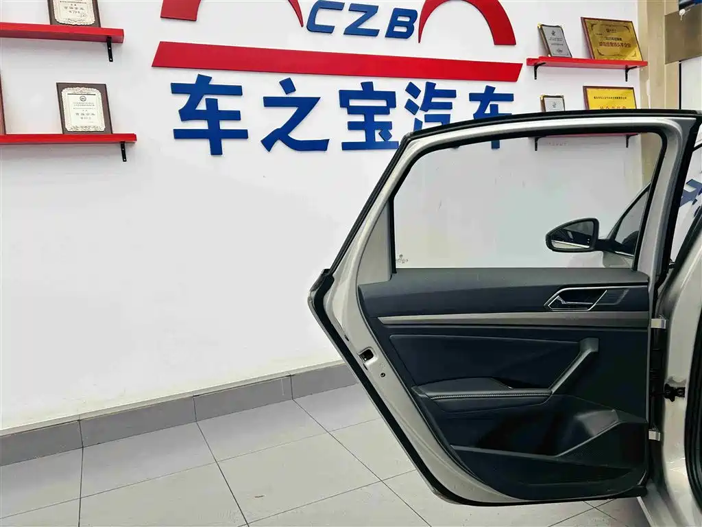 Volkswagen Lavida 2022 1.5L Auto Vision Edition фото 24