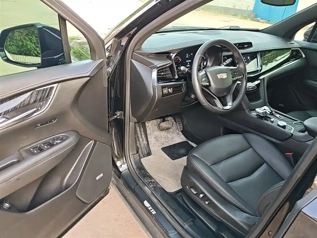 CADILLAC XT6