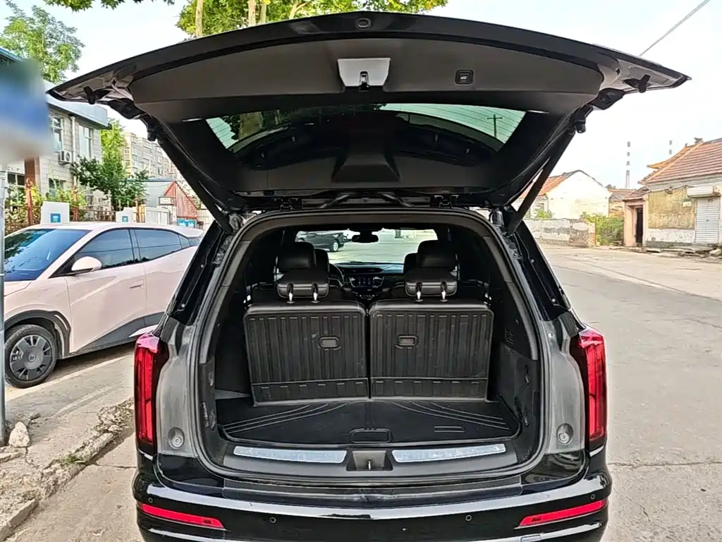 CADILLAC XT6