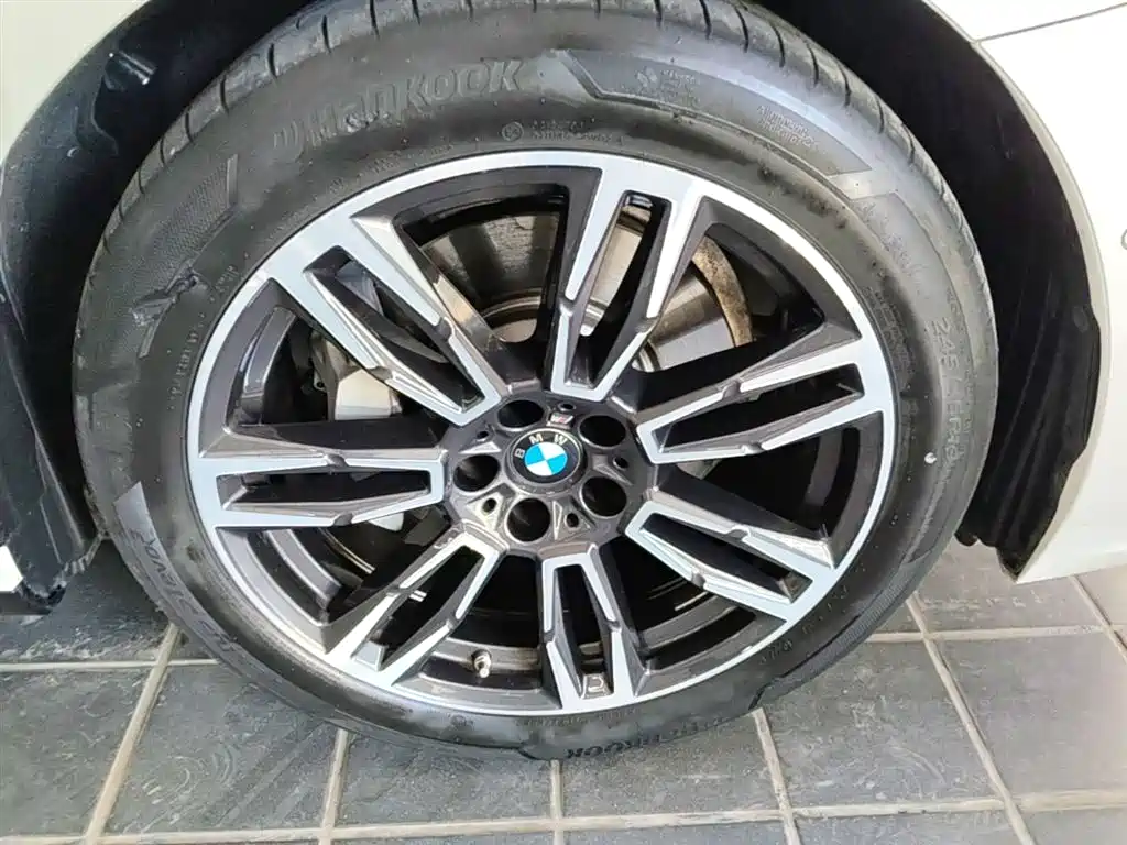 BMW 5 Series 2024 530Li Leading M Sport Package фото 14