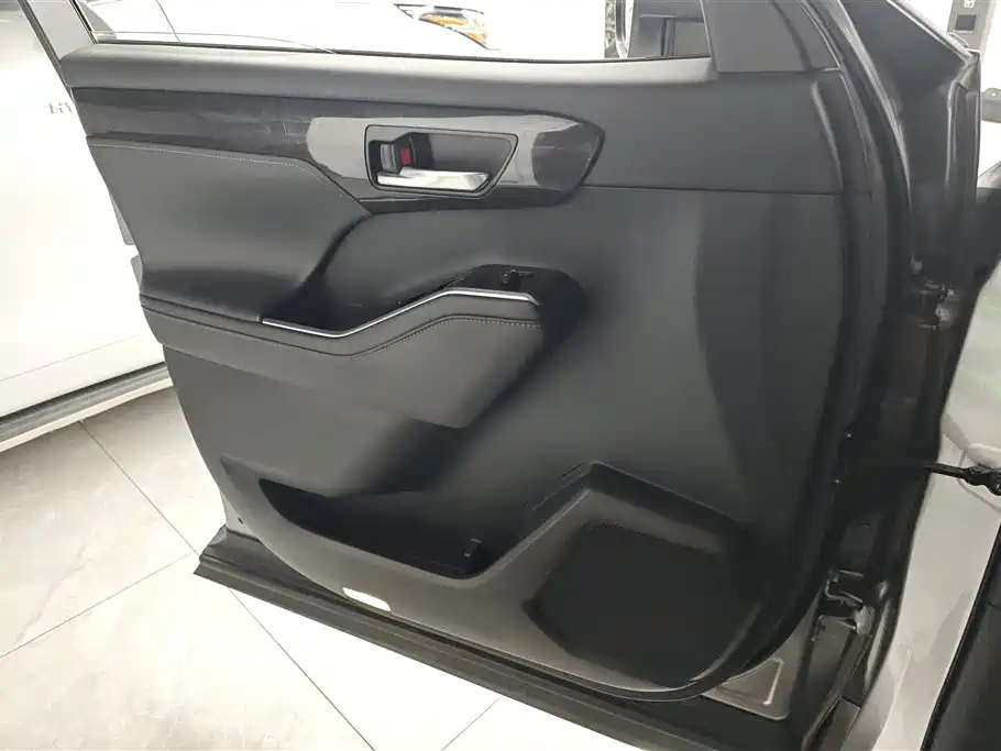 Toyota Crown Kluger 2022 2.5L HEV 4WD Premium Edition фото 7