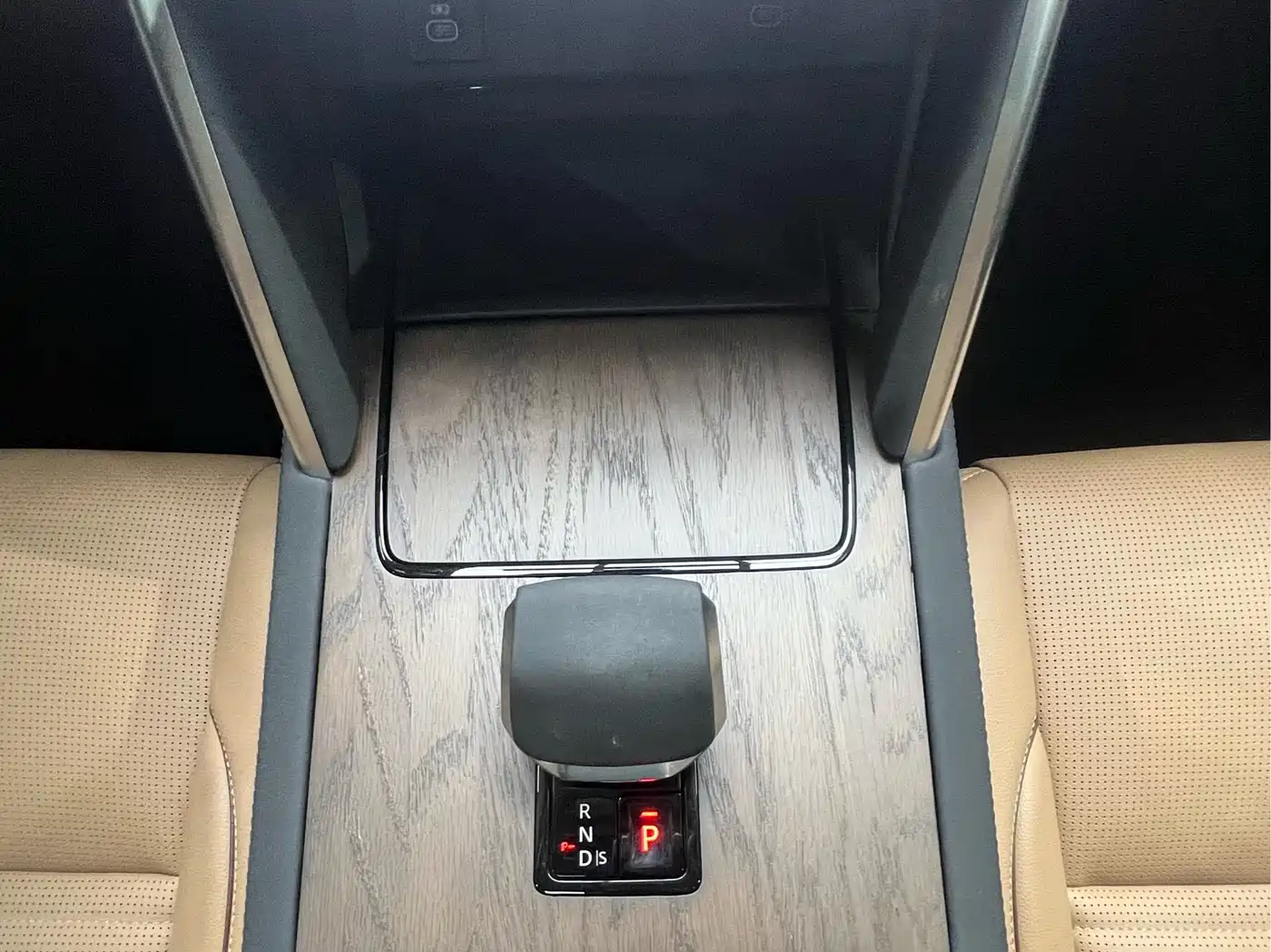 Land Rover Discovery Sport 2025 249PS Performance Tech Edition фото 18