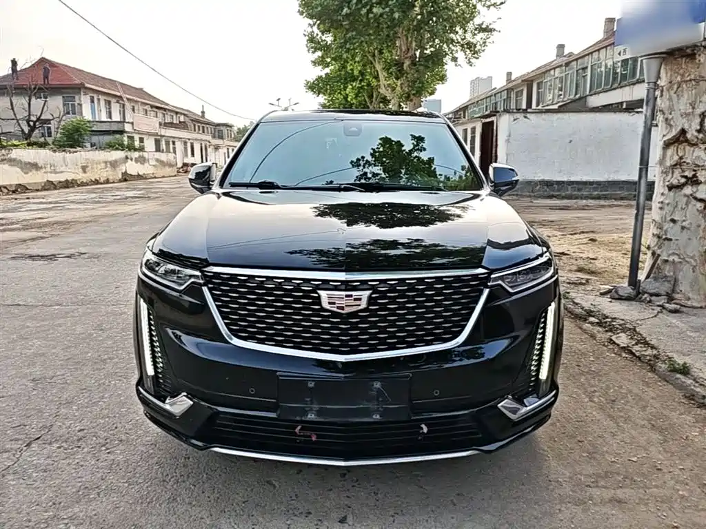 CADILLAC XT6