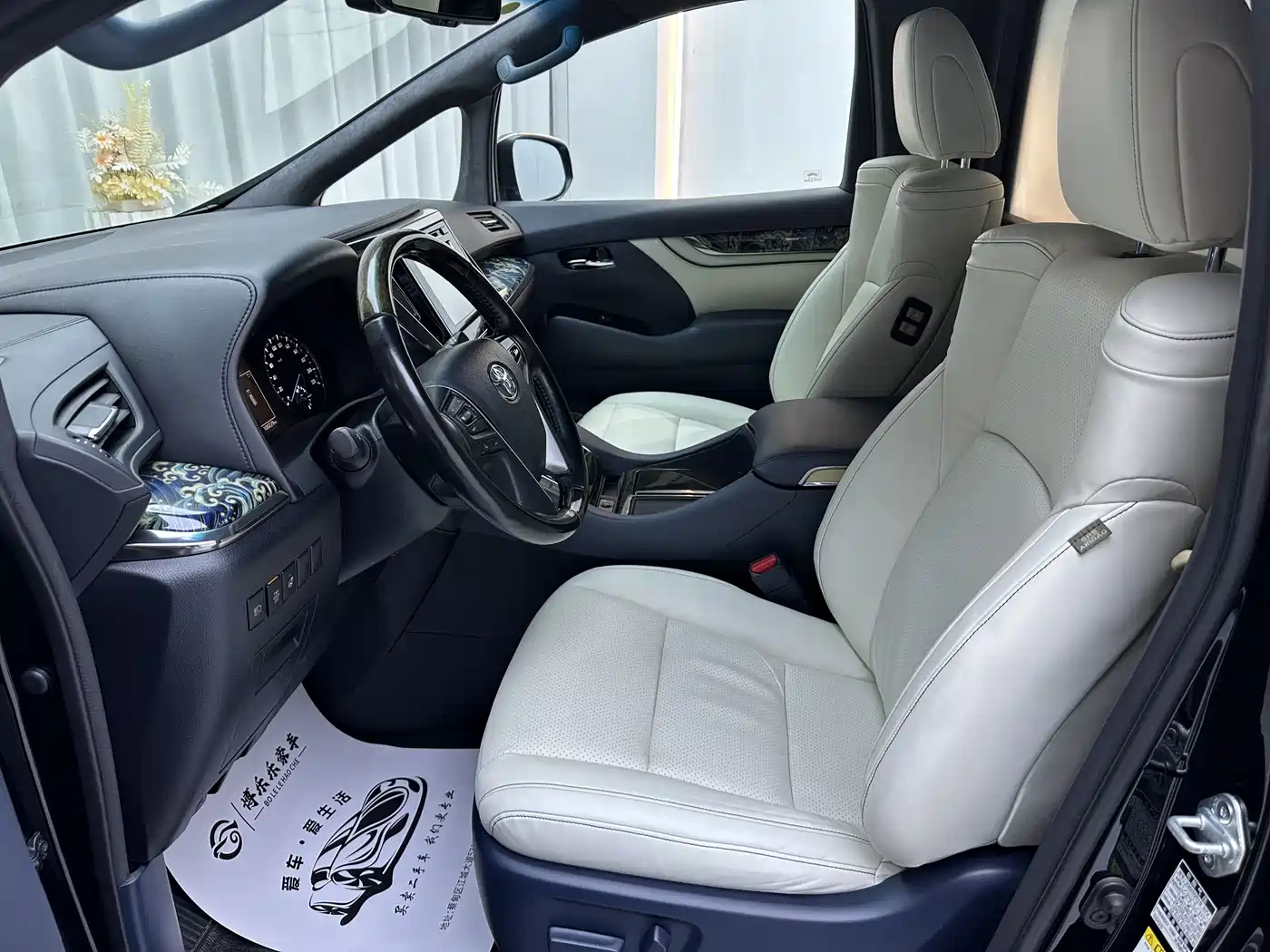 Toyota Alphard 2018 3.5L Luxury фото 4