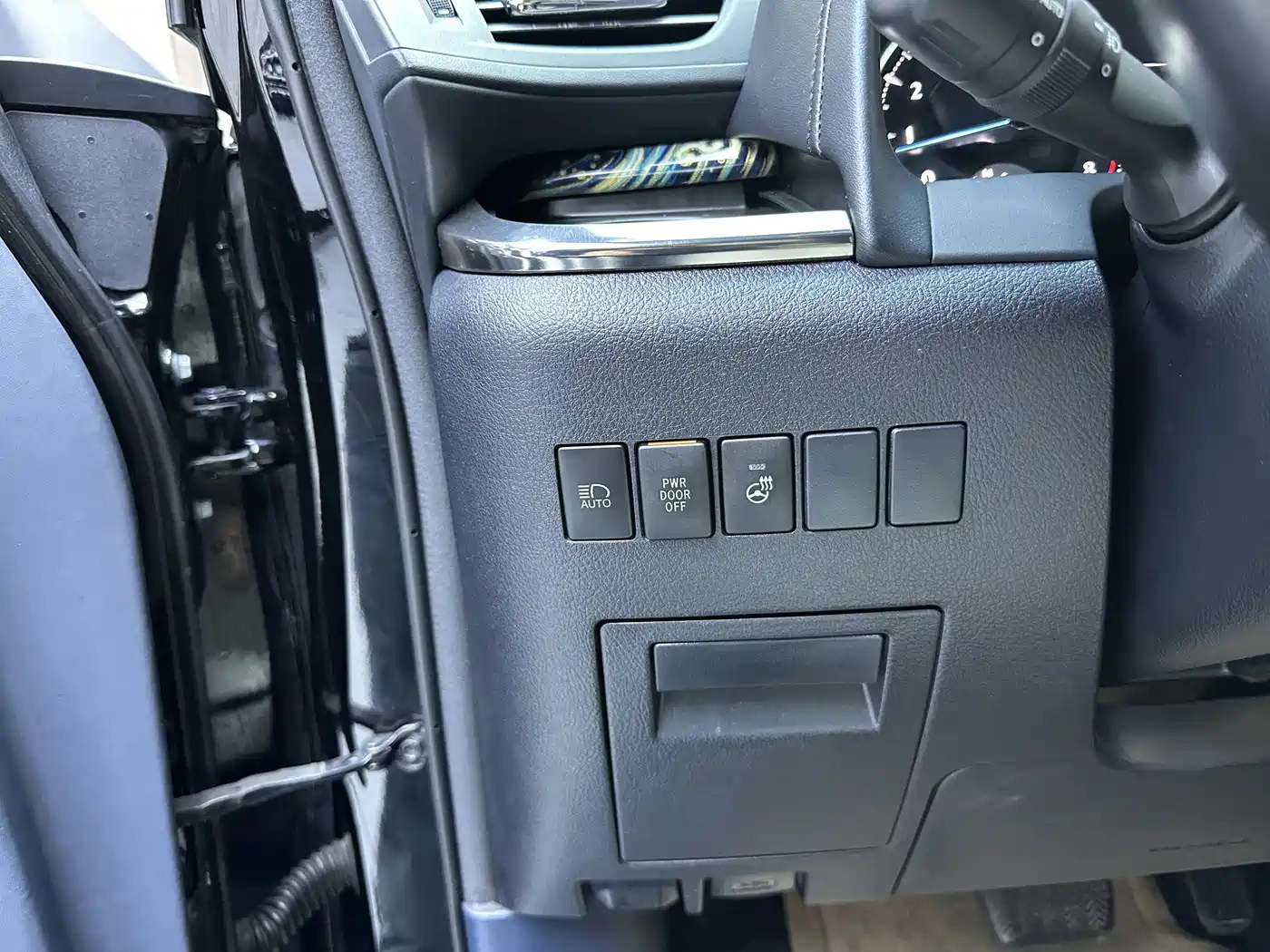 Toyota Alphard 2018 3.5L Luxury фото 10
