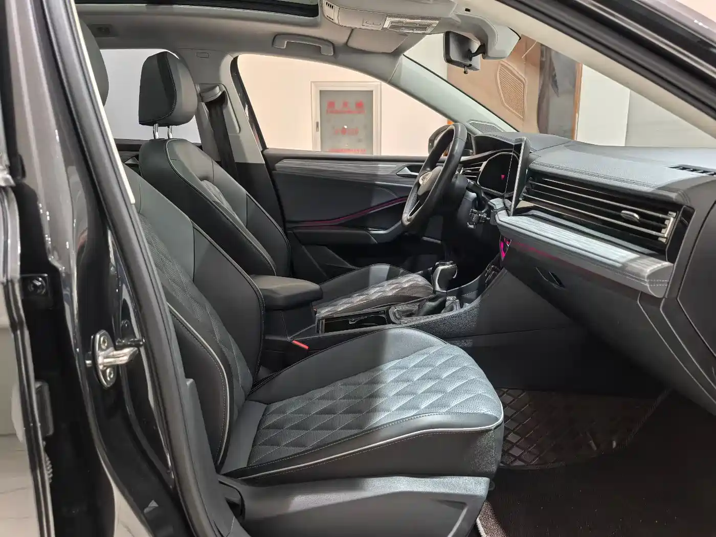 Volkswagen Sagitar 2023 300TSI DSG Surpassing Edition фото 7
