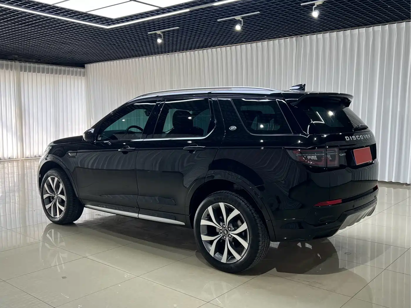 Land Rover Discovery Sport 2025 249PS Performance Tech Edition фото 4