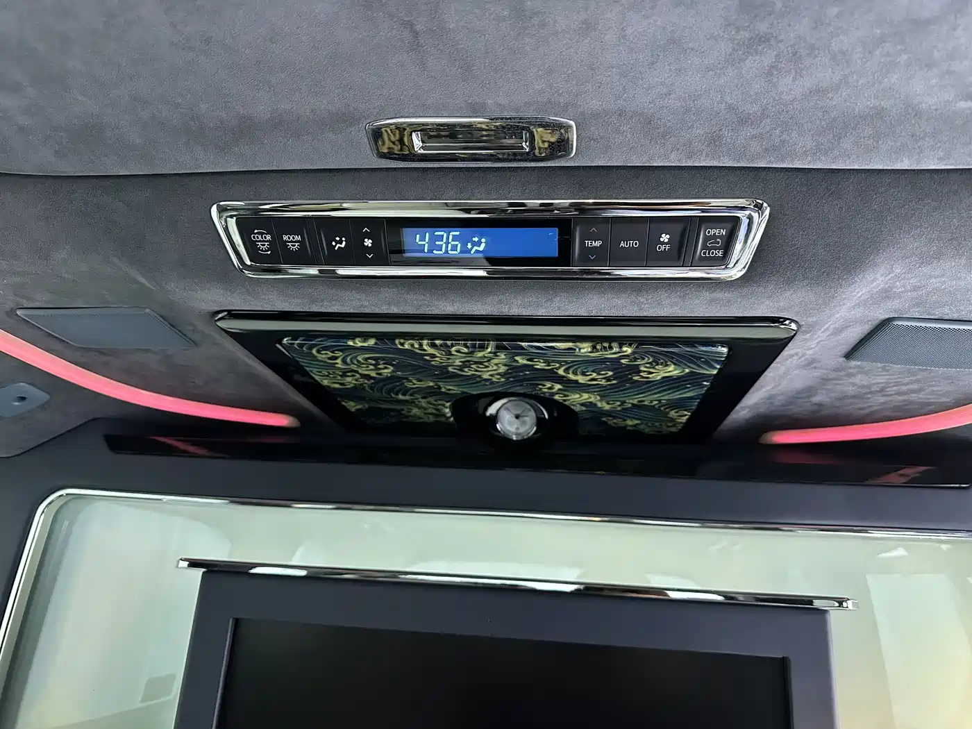 Toyota Alphard 2018 3.5L Luxury фото 16