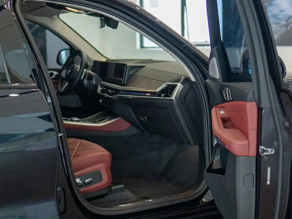 BMW X5 2025 Model xDrive 30Li Exclusive M Sport Blackout Package фото 21