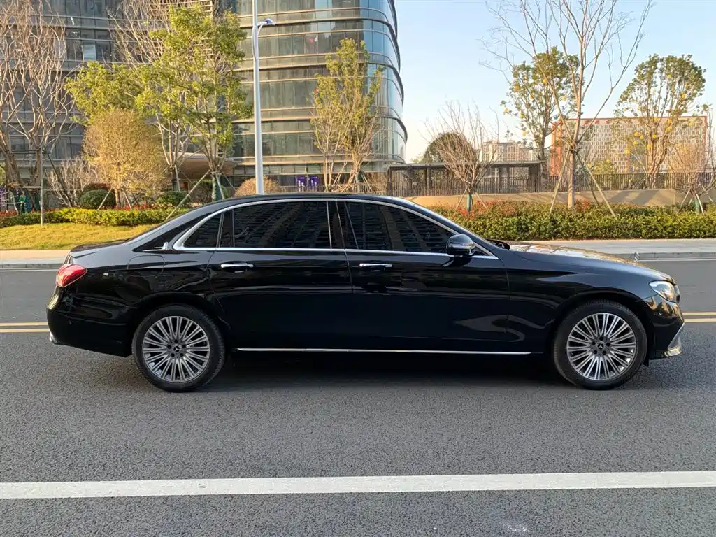 Mercedes-Benz E-Class 2023 E 300 L Fashion фото 9