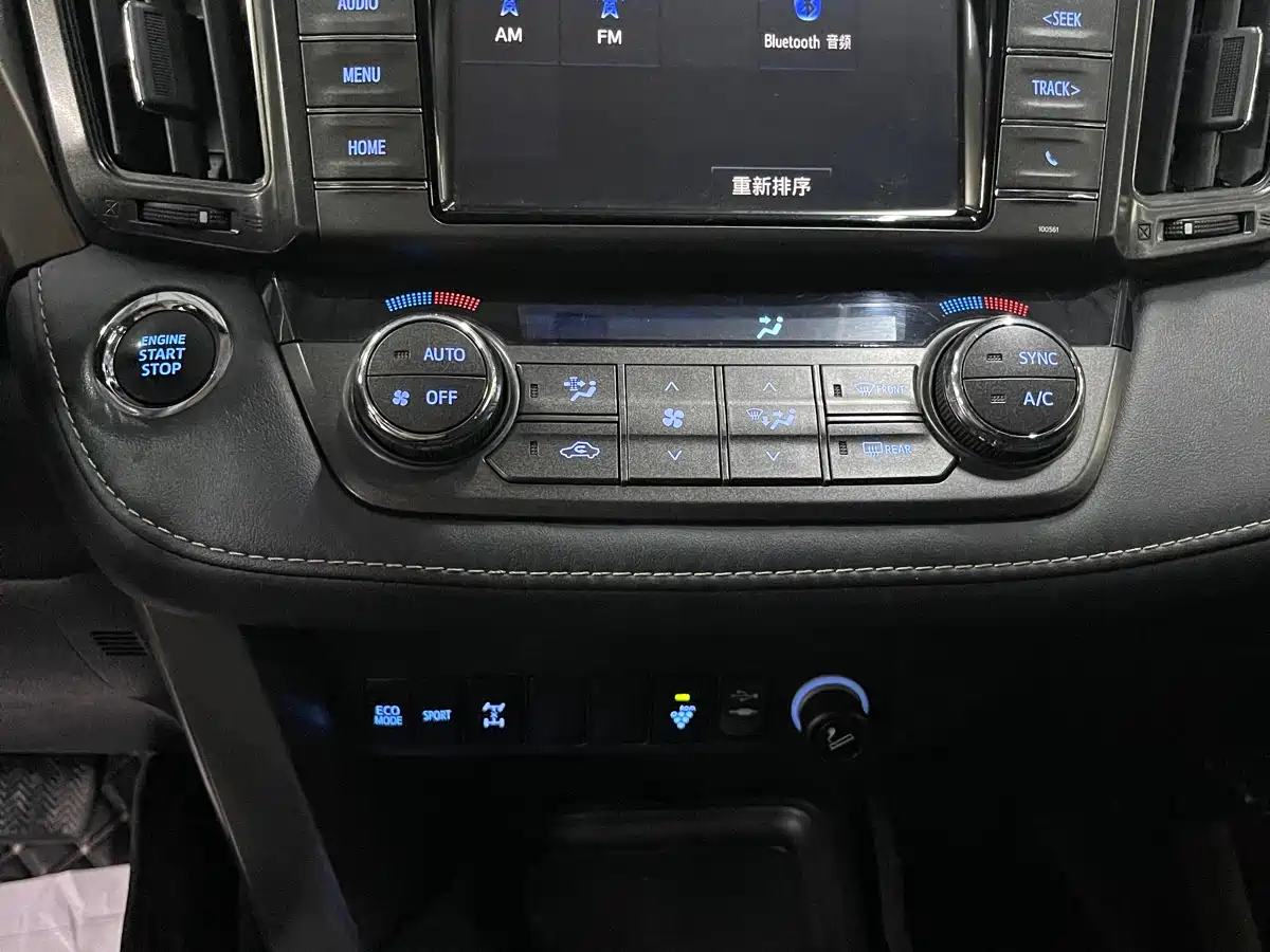 Toyota RAV4 Rongfang 2015 2.0L CVT 4WD Pioneer Edition фото 15