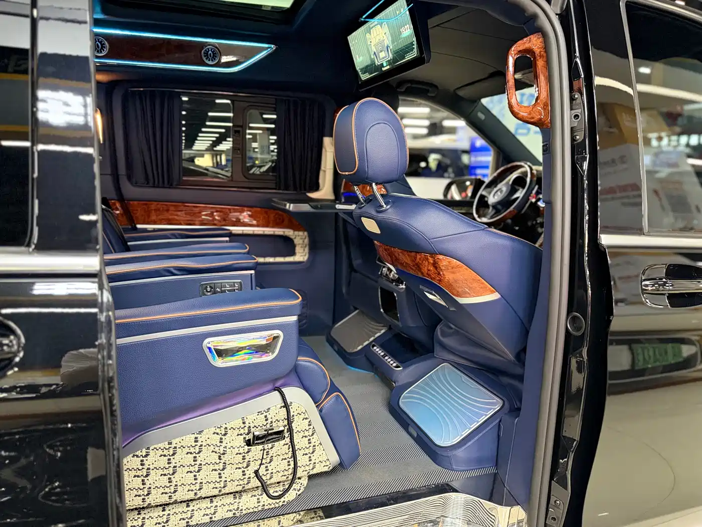 Mercedes-Benz V-Class 2022 V 260 L Long Wheelbase Prestige Edition фото 14
