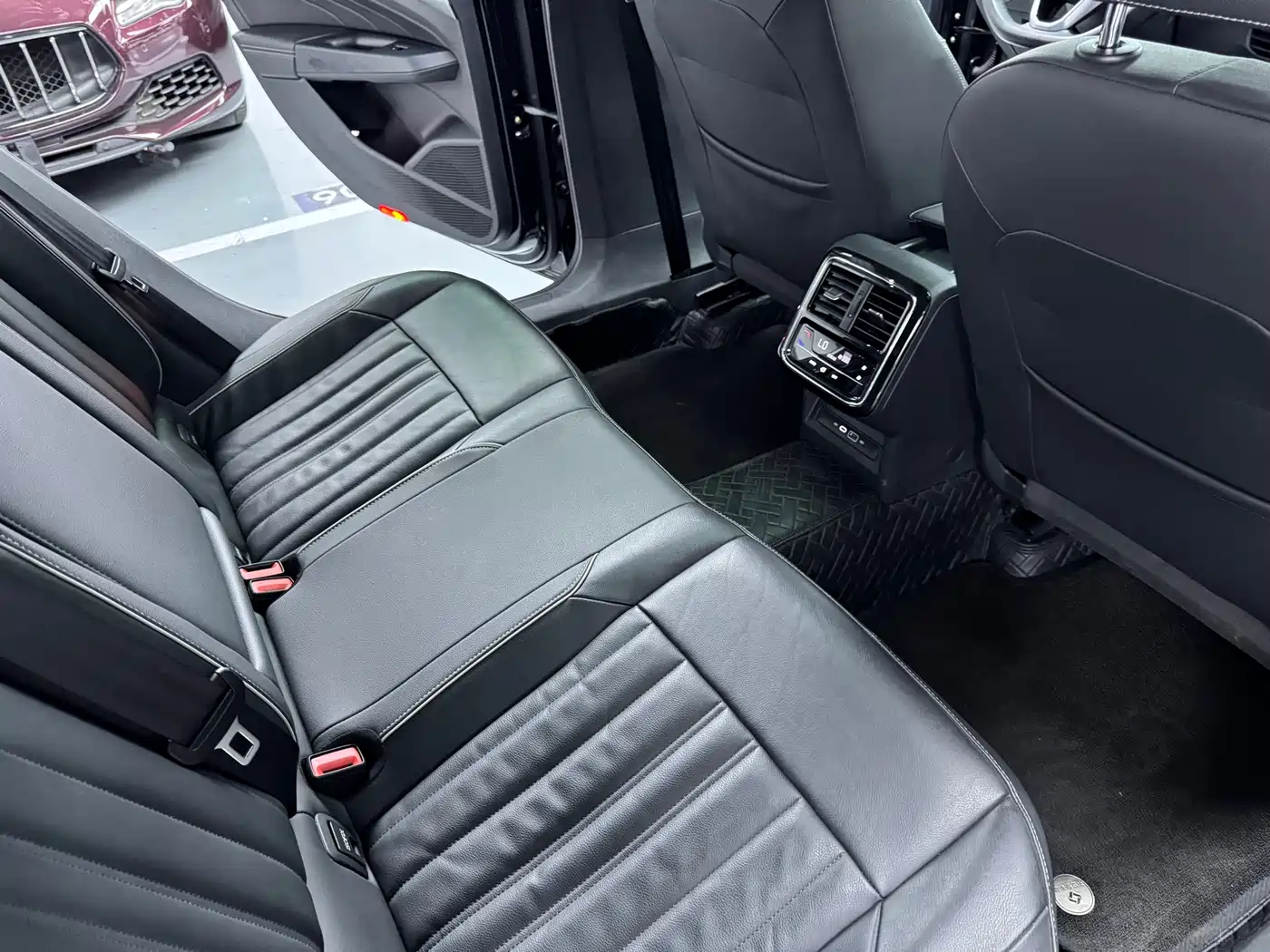 Volkswagen Passat 2023 330TSI Elite Edition фото 14