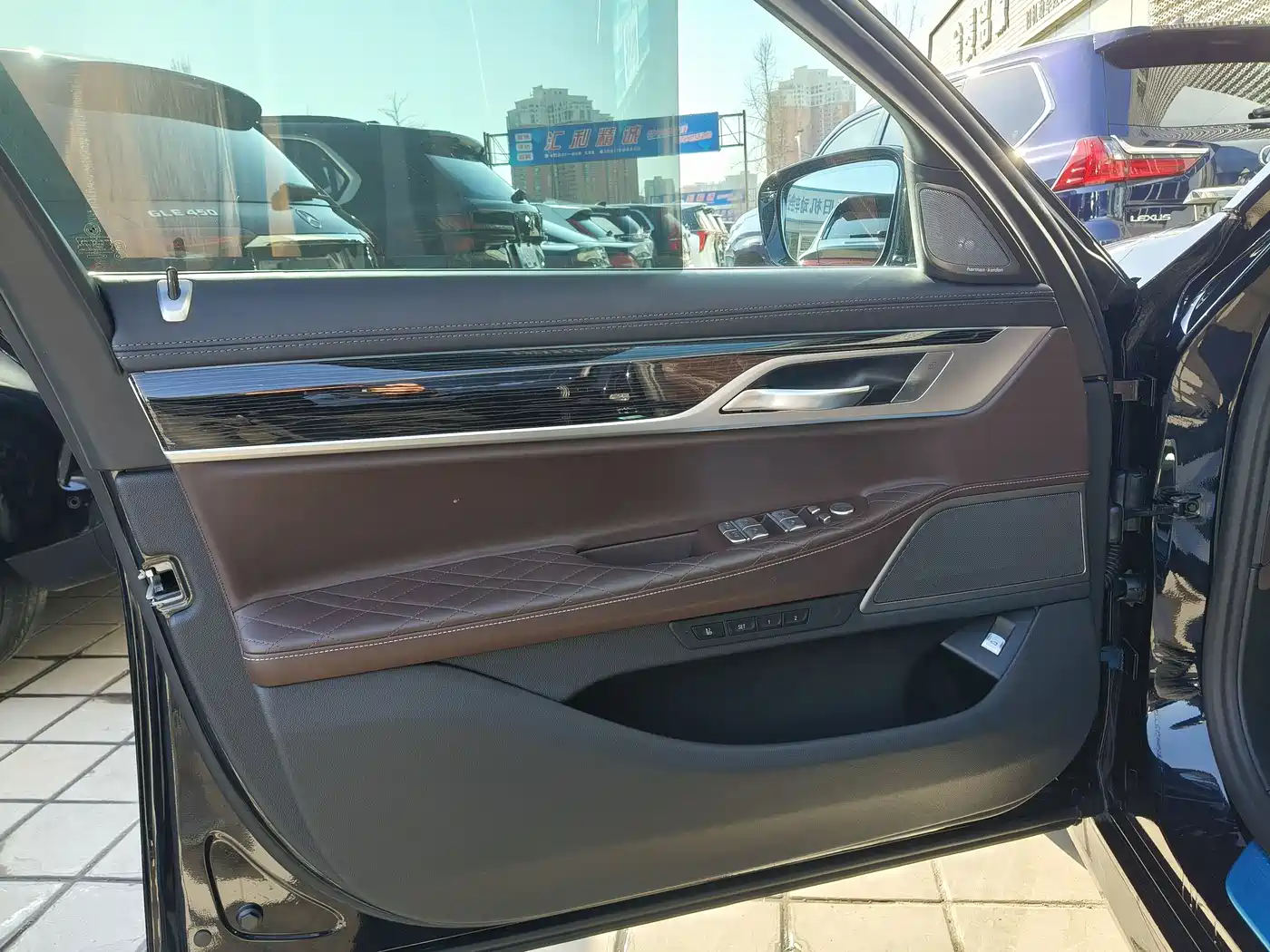 BMW 7 Series 2021 Model 740Li Leading M Sport Package фото 6